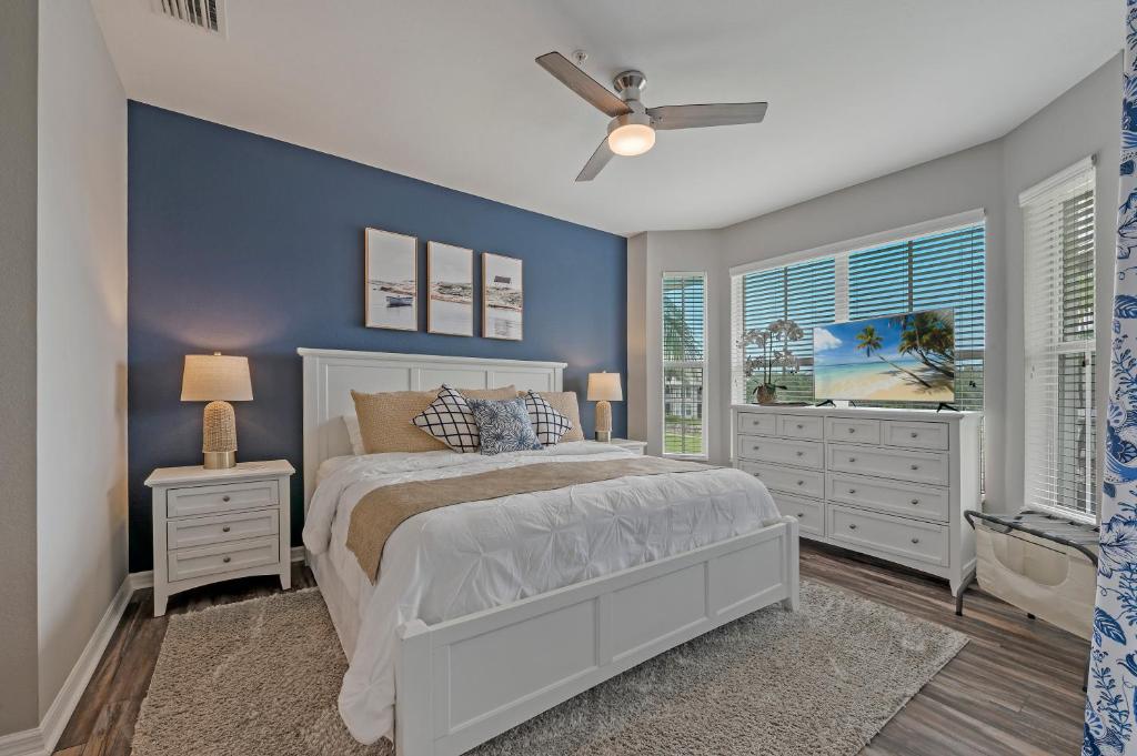 Golf Condo- Resort Pool- LakeView- 10mi to beaches photo 3