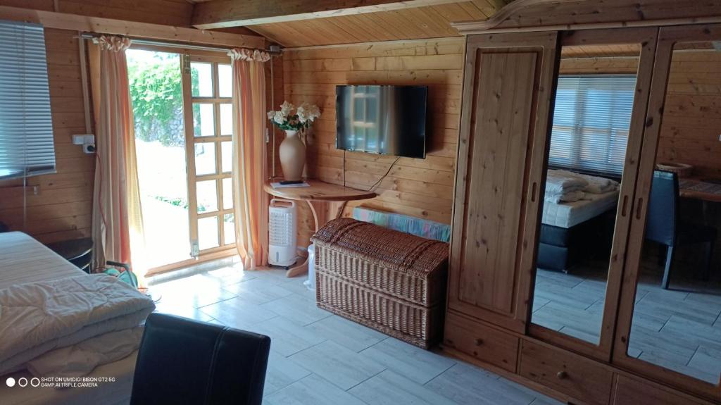 Landurlaub im kleinen Holzhaus photo 2