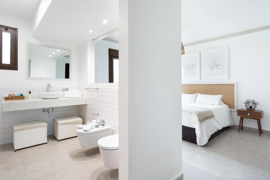 Home2Book Villa Alessandro, Design & Comfort - Tap to explore photos