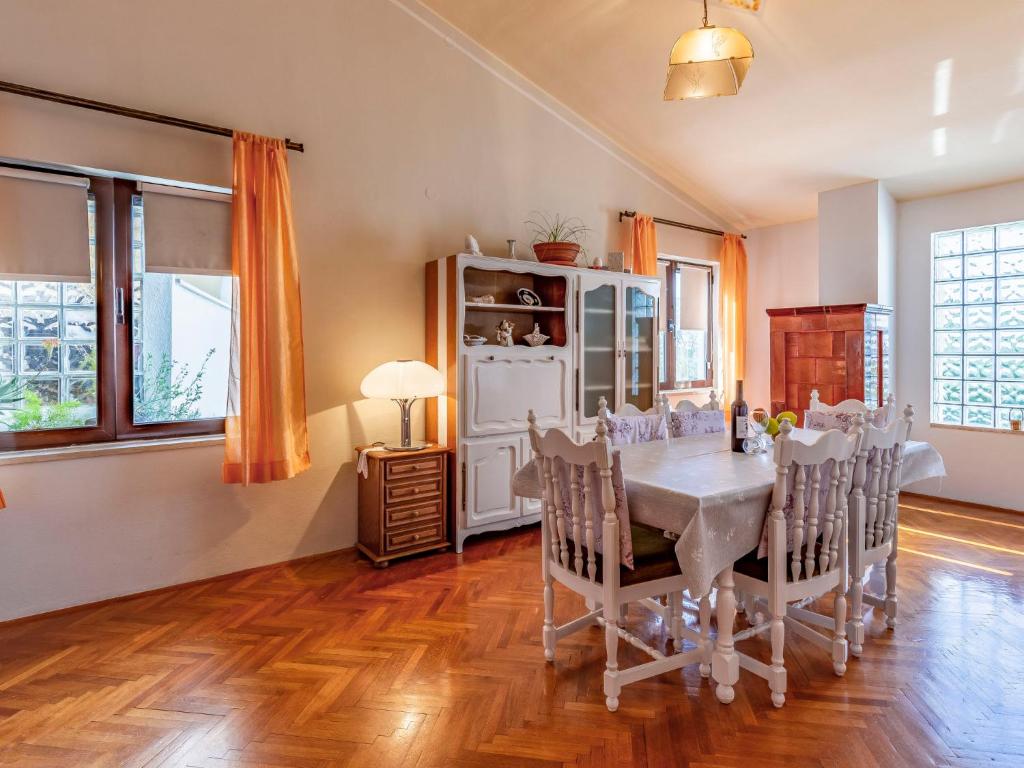 Apartment Vladimir - PUL237 by Interhome photo 4