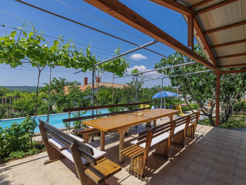 Apartment Laura - LBN422 by Interhome photo 3