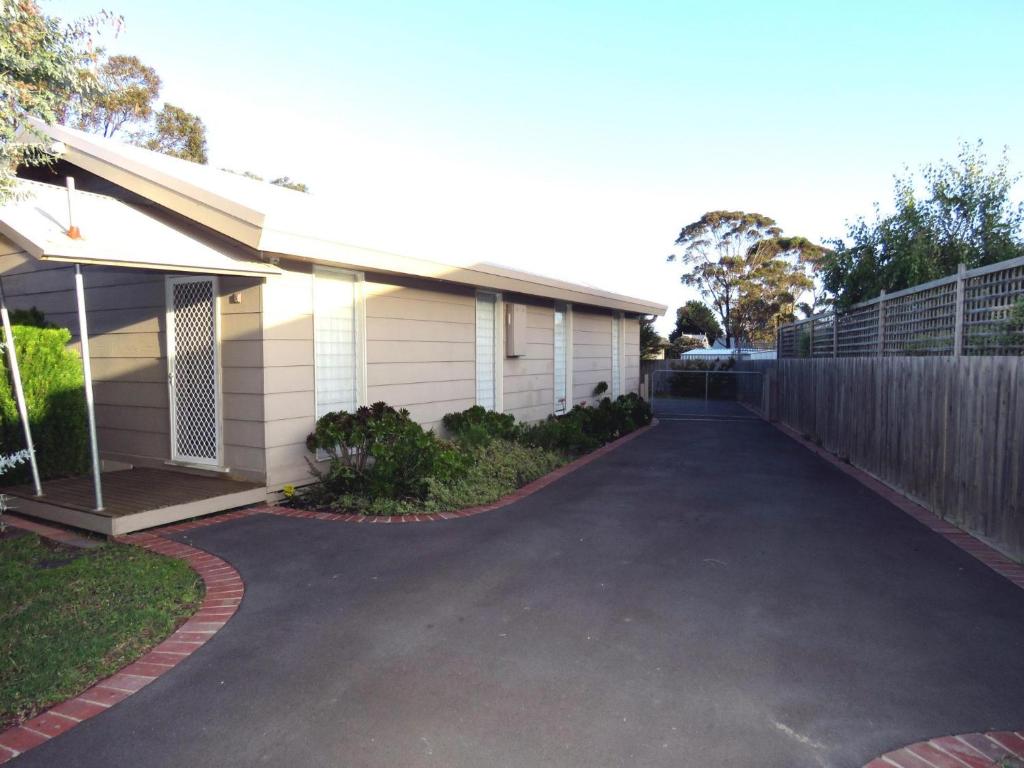 5 Little Penguin Crt, Cowes photo 1