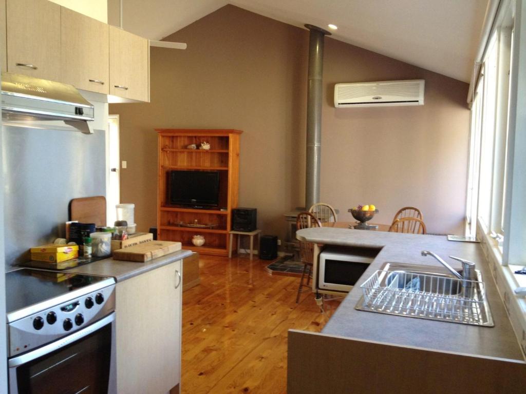 5 Little Penguin Crt, Cowes photo 2