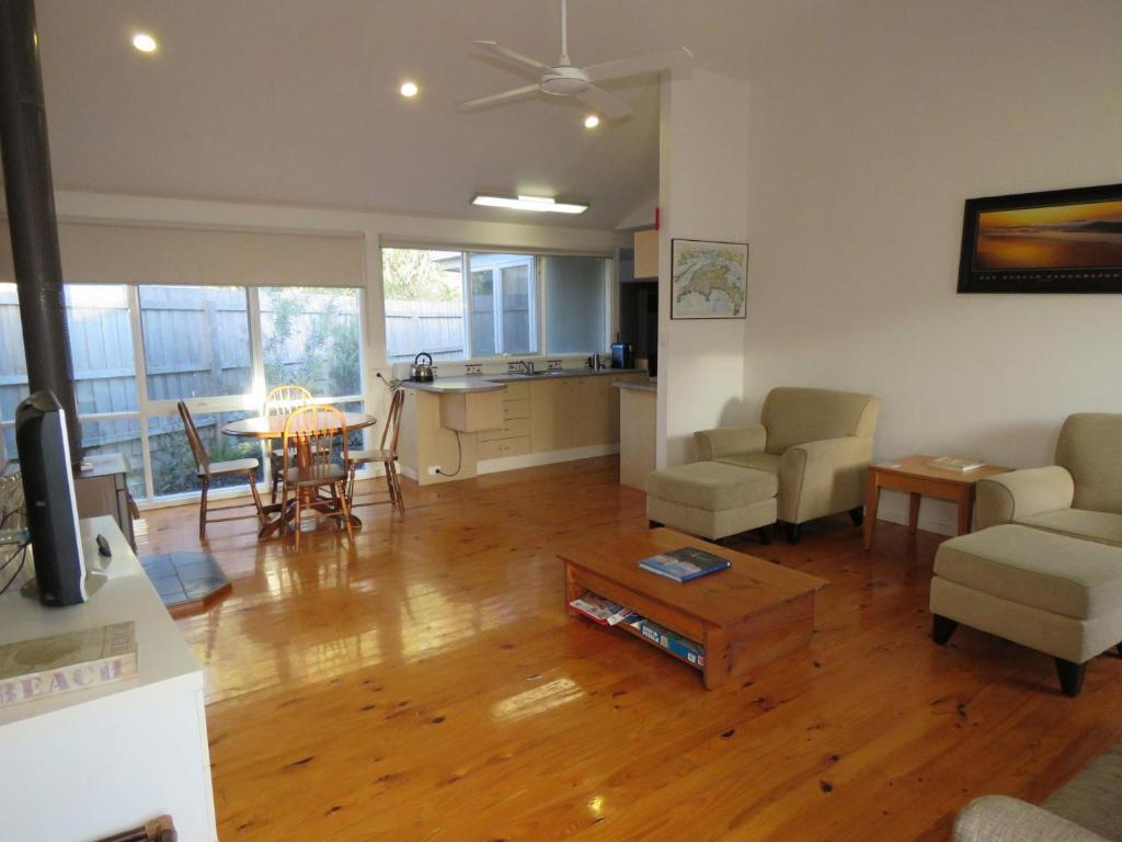5 Little Penguin Crt, Cowes photo 3
