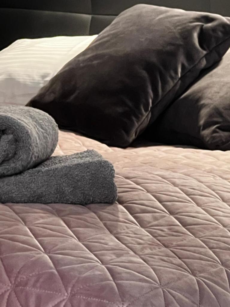 “ApartCalm - like at Home” – close to Subway - Tap to explore photos