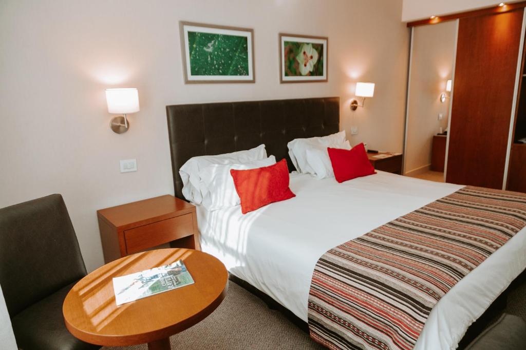 Howard Johnson Hotel Yerba Buena photo 2