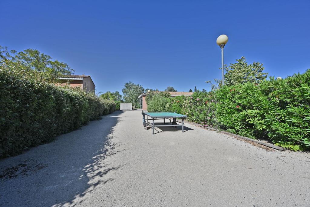 LE PETIT BONHEUR - PLACE PARKING PRIVEE - CLiM - TERRASSE - PISCINE PARTAGEE - PROCHE PARC SPIROU photo 3
