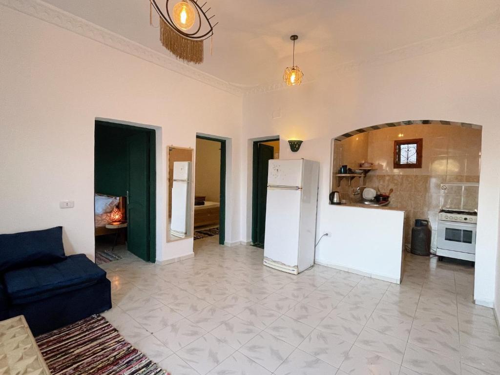 Zatuna apartment eel garden/assala 2nd line photo 1