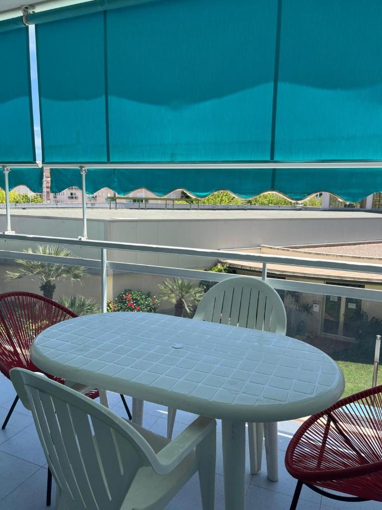 Apartamento con piscina en la playa de Gandia SOLO FAMILIAS photo 4