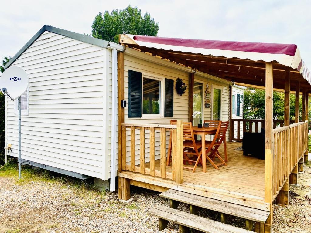 Évasion océanique : Mobil-home dans un camping 4* à 50m de l'océan photo 1