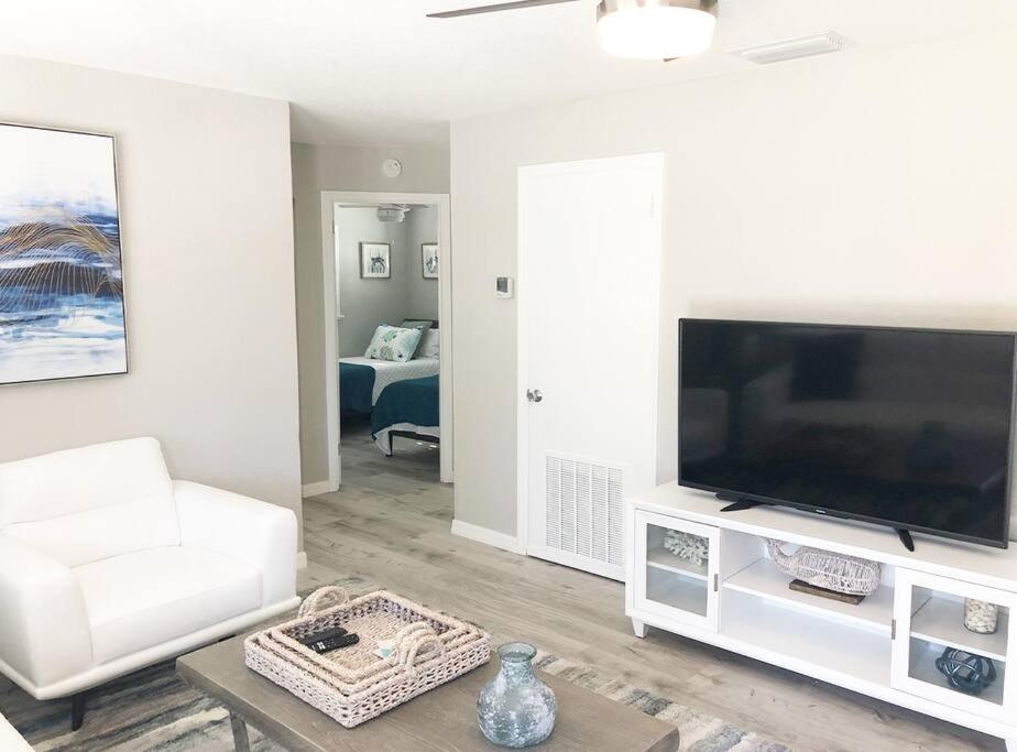Modern Apartment - 2 of 4 photo 2