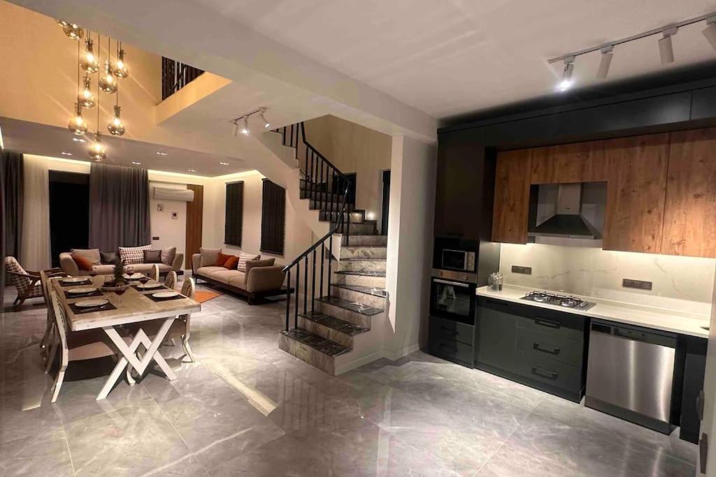 İlk Misafirlerini Bekleyen, Lüks Yeni Villa photo 3