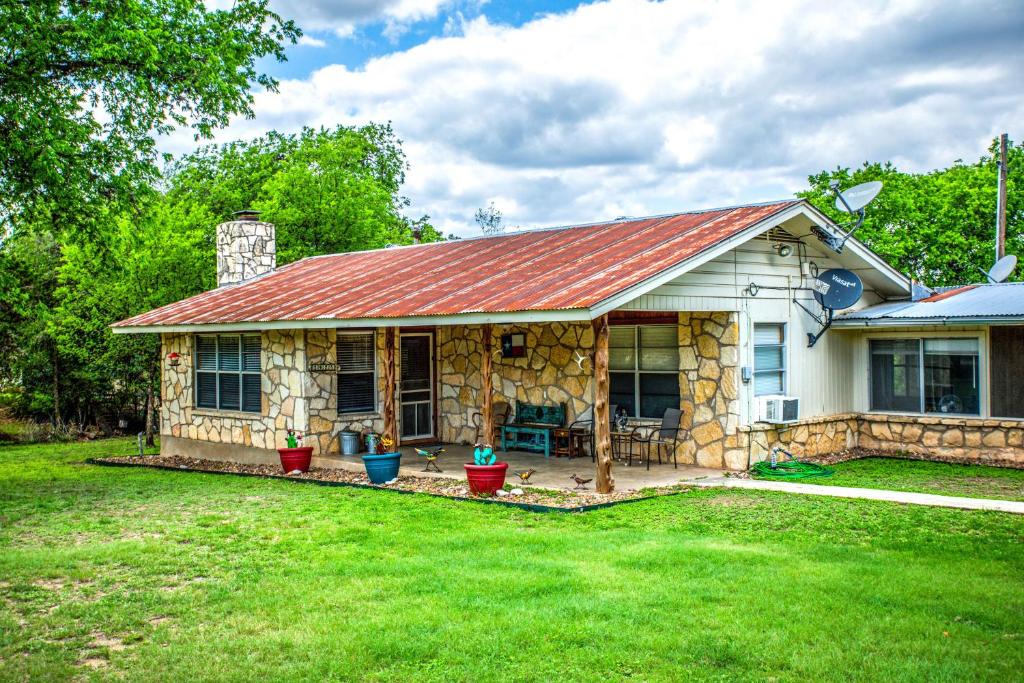 River Ridge Bandera Cabin photo 1