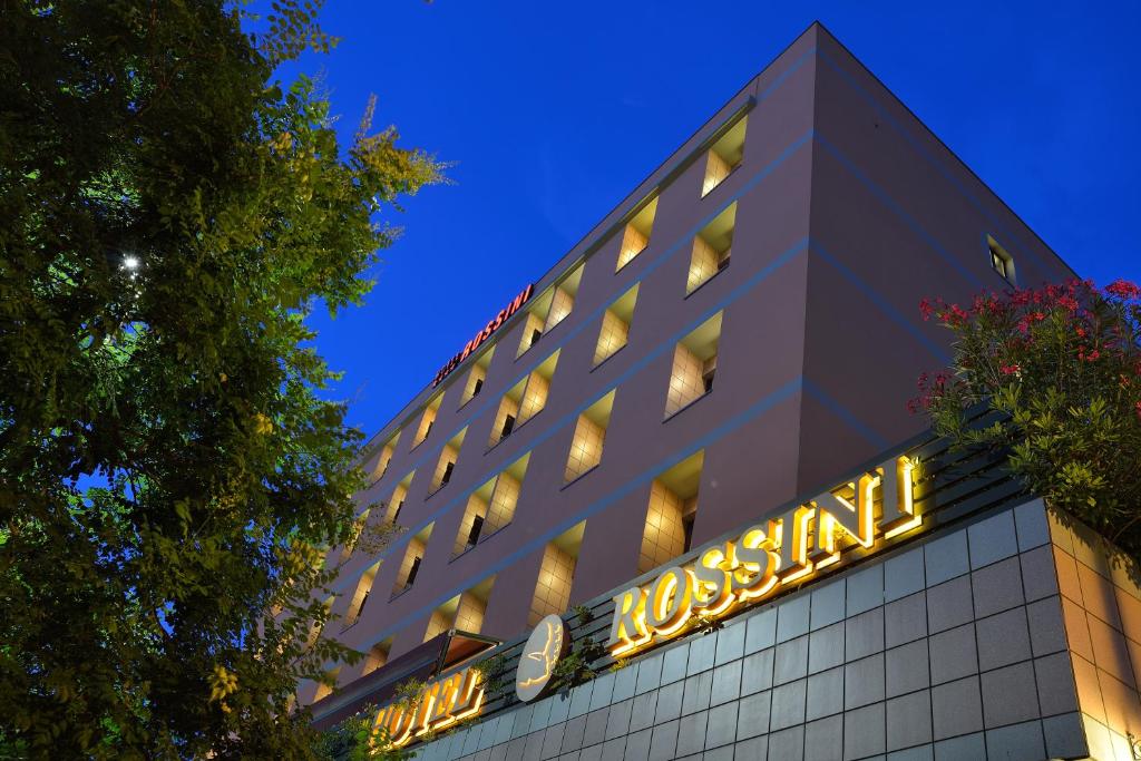 Hotel Rossini - Tap to explore photos