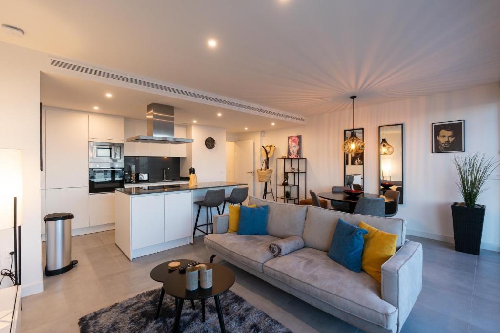 Oasis 325 New Luxury Penthouse with amazing sea view and private jacuzzi photo 3