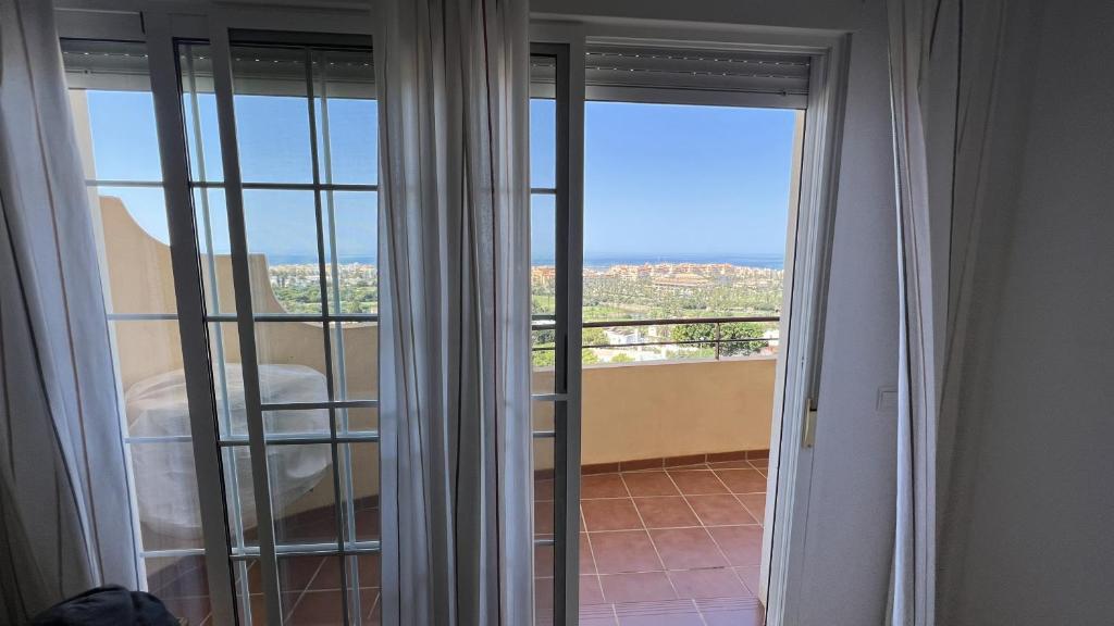 Apartamento con vistas panorámicas al mar, golf, puerto deportivo photo 3