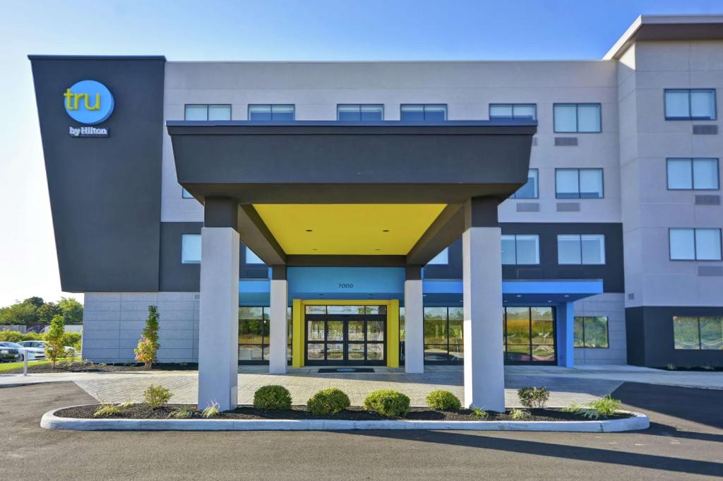 Tru by Hilton Huber Heights image