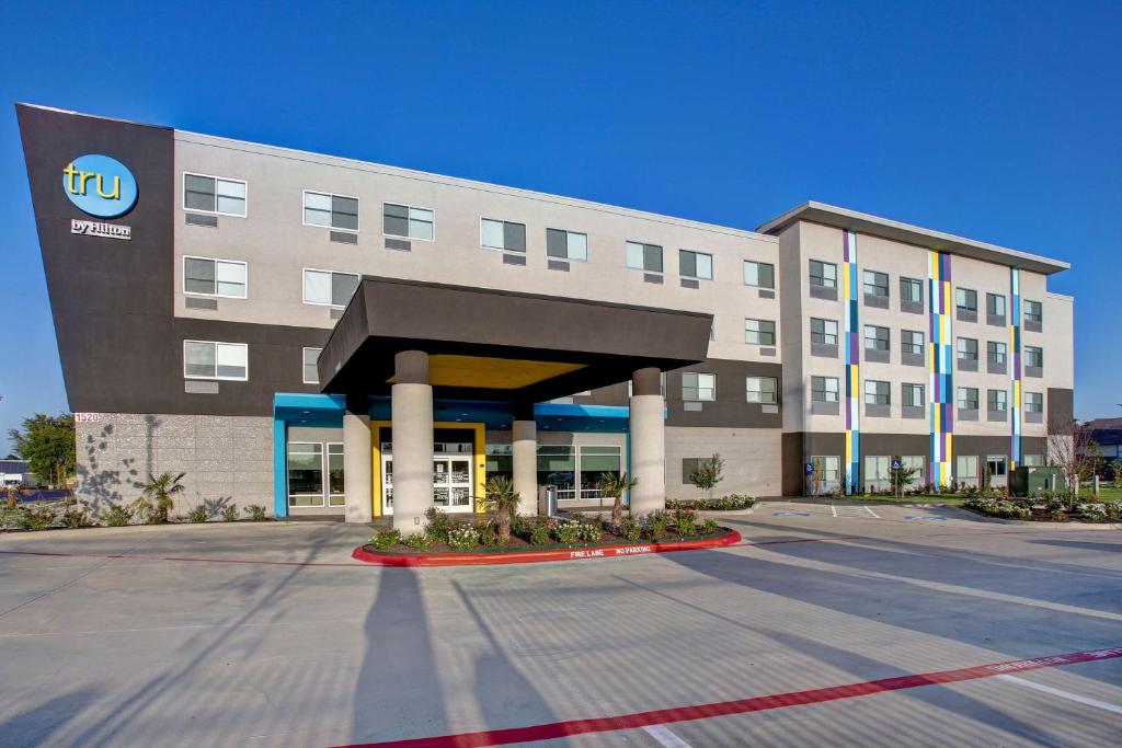 Tru by Hilton Grand Prairie image