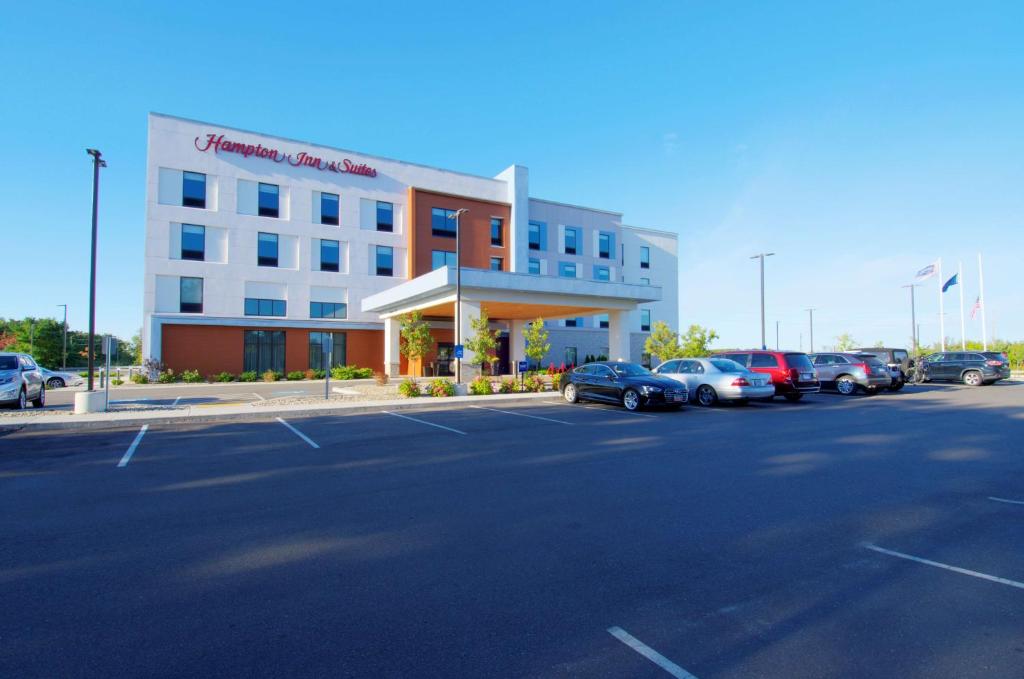 Hampton Inn & Suites Portland West image