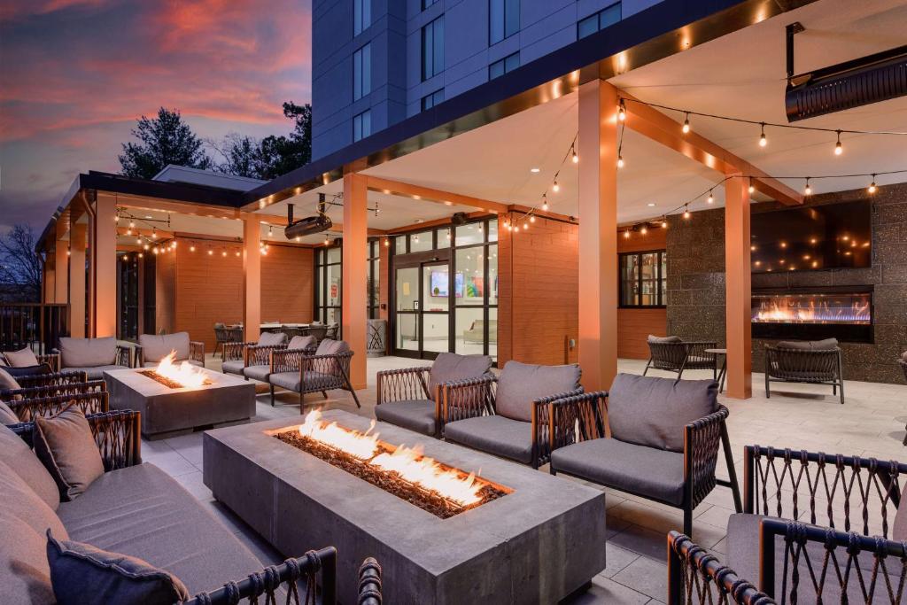 Hilton Garden Inn Knoxville Papermill Drive image