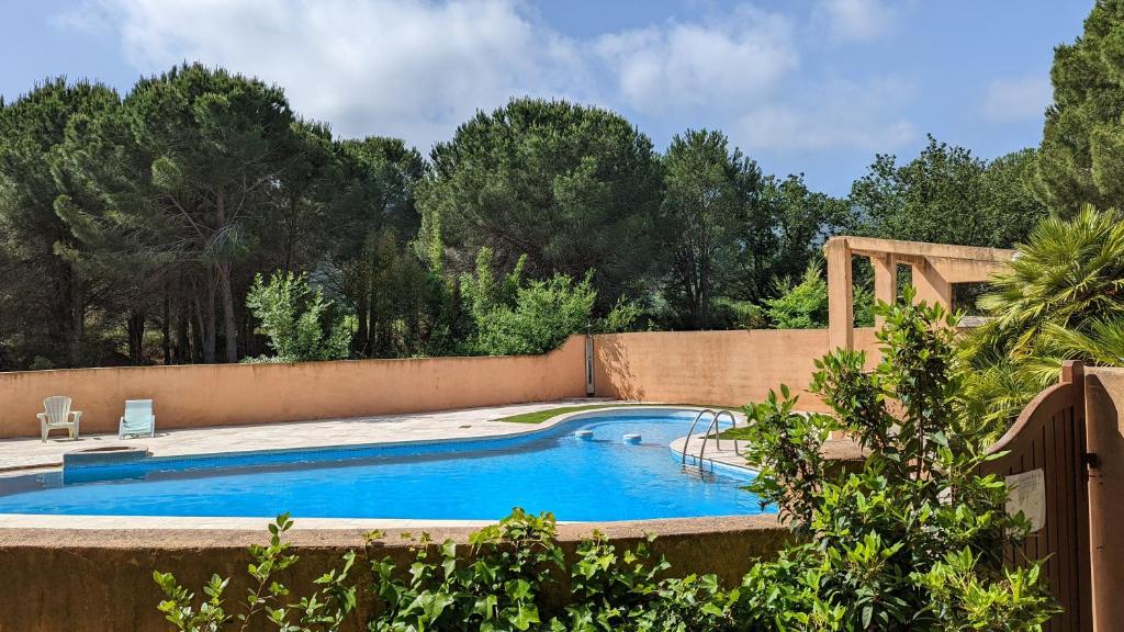 Canigou - Pinede avec piscine photo 4