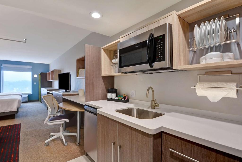 Home2 Suites Sarasota I-75 Bee Ridge, FL - Tap to explore photos