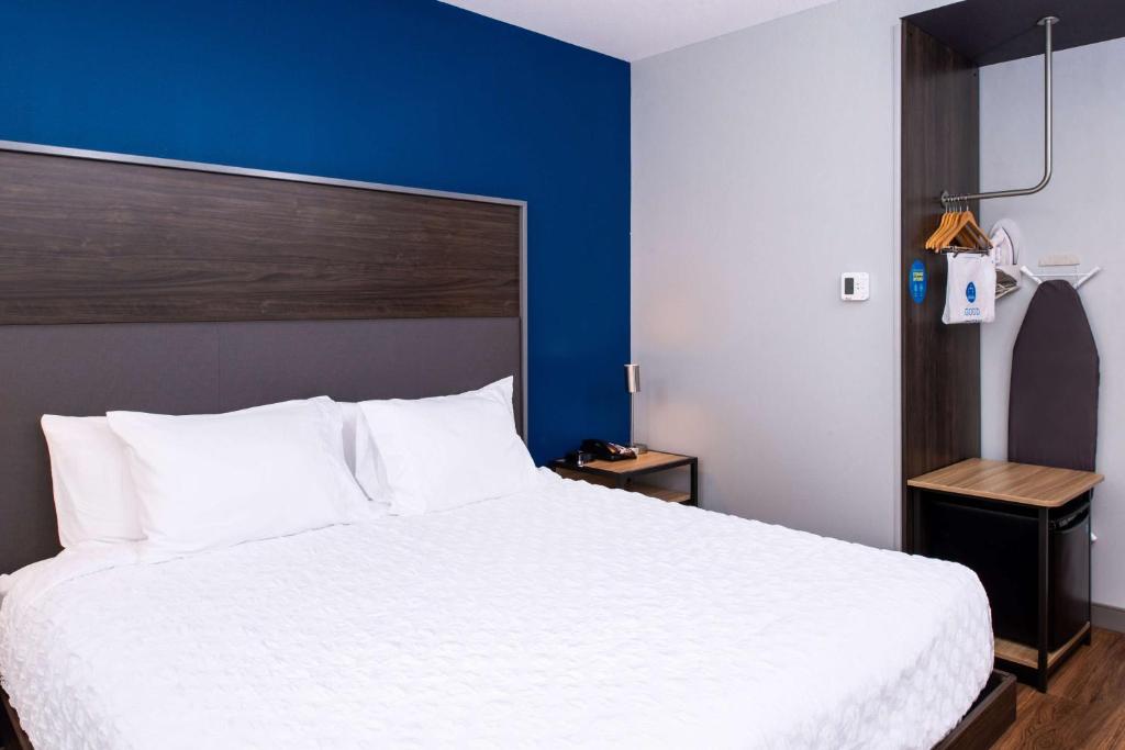 Tru by Hilton Elkhart Room Type - 1 KING BED
