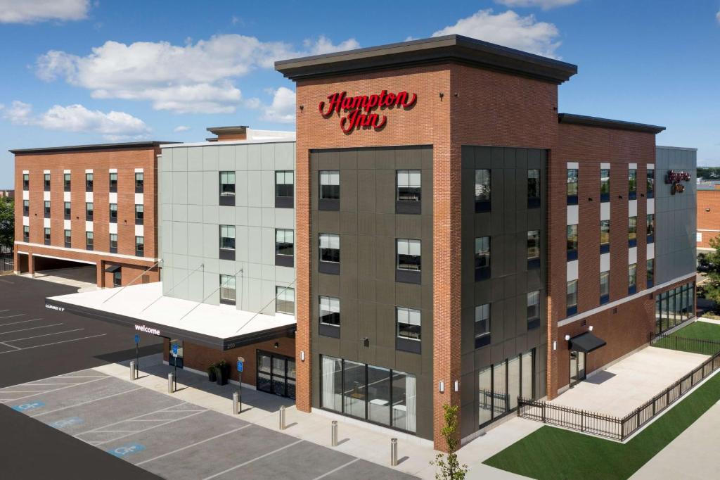 Hampton Inn Boston Logan Airport Chelsea image