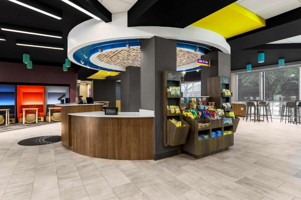 Tru By Hilton Dallas Market Center photo 3