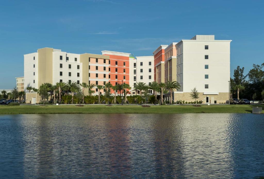 Home2 Suites By Hilton Cape Canaveral Cruise Port photo 3