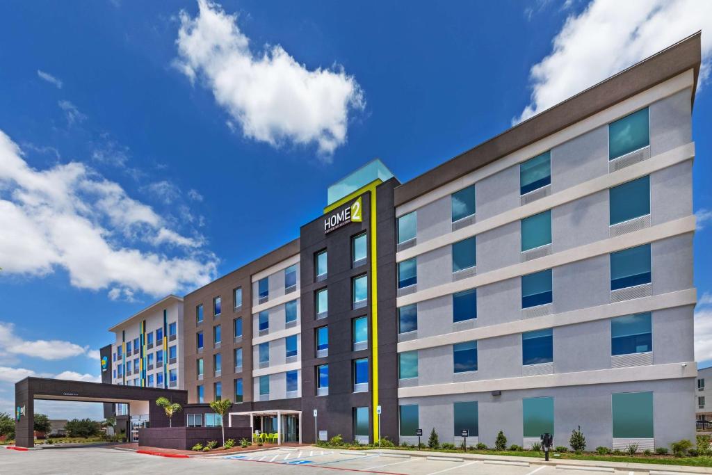 Home2 Suites by Hilton Laredo Airport image