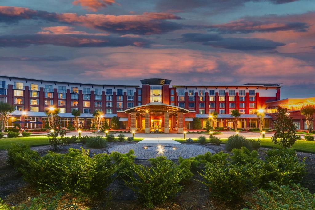 The Chattanoogan Hotel, Curio Collection by Hilton image