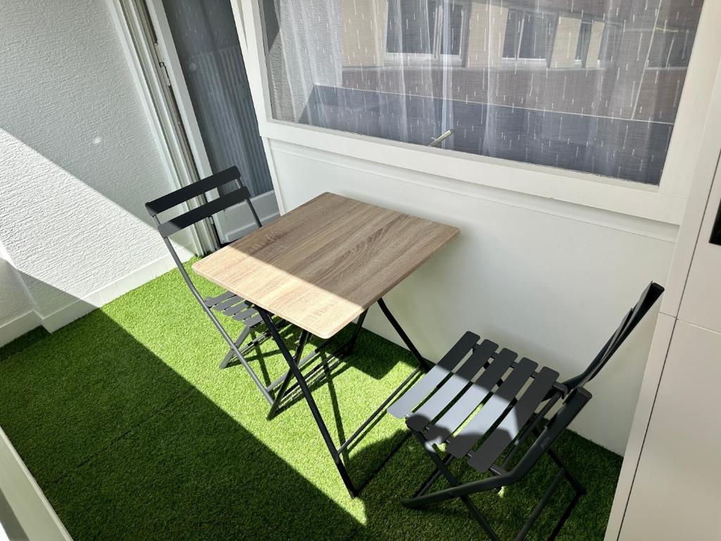 Happy Studio terrace photo 2