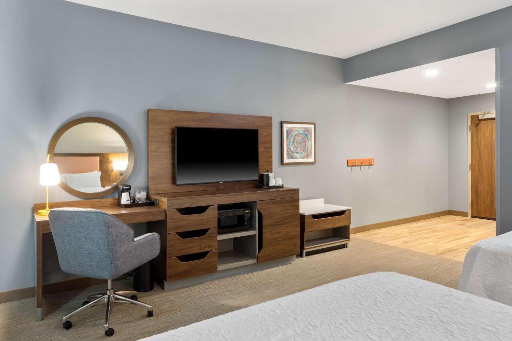 Hampton Inn by Hilton Circleville - Tap to explore photos