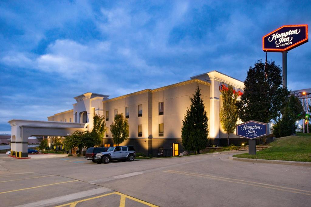Hampton Inn Kansas City Northeast photo 1