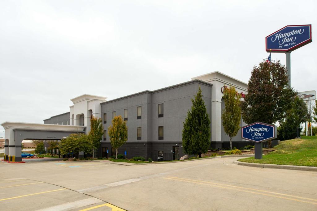Hampton Inn Kansas City Northeast photo 3