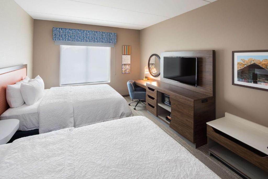Hampton Inn by Hilton Smithfield Selma - Tap to explore photos
