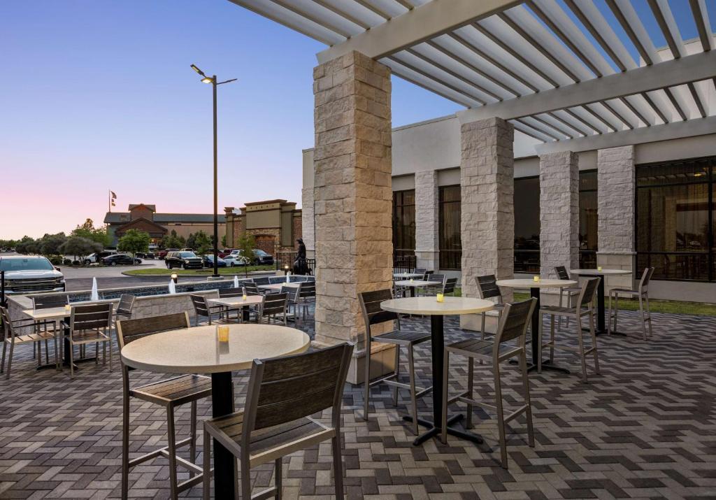 Embassy Suites by Hilton Round Rock photo 3