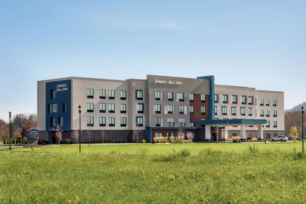 Hampton Inn & Suites Olean image