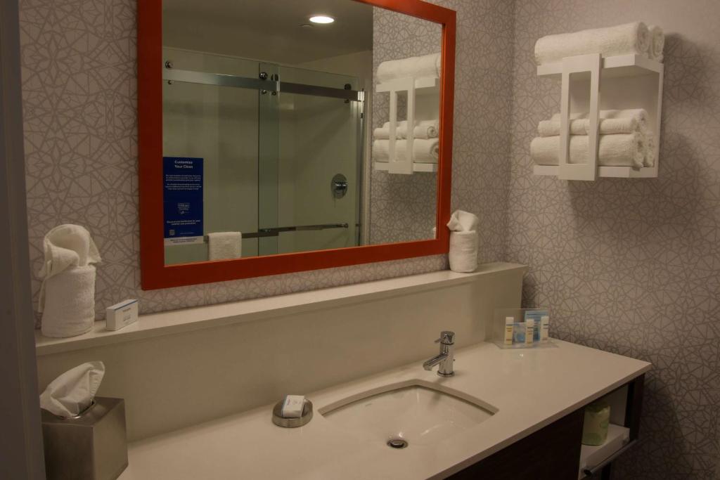 Hampton Inn & Suites Olean, NY - Tap to explore photos