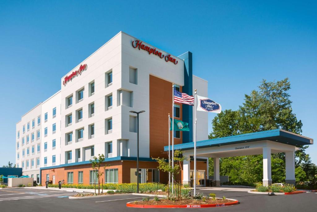 Hampton Inn Bellingham Airport image