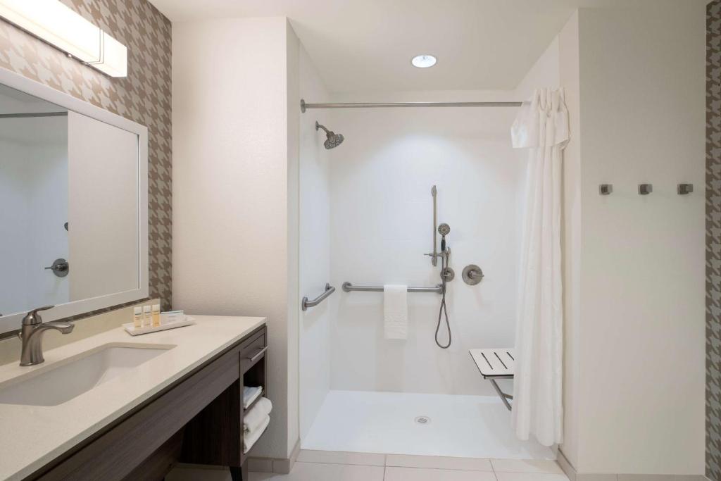 Home2 Suites by Hilton Phoenix Avondale - Tap to explore photos