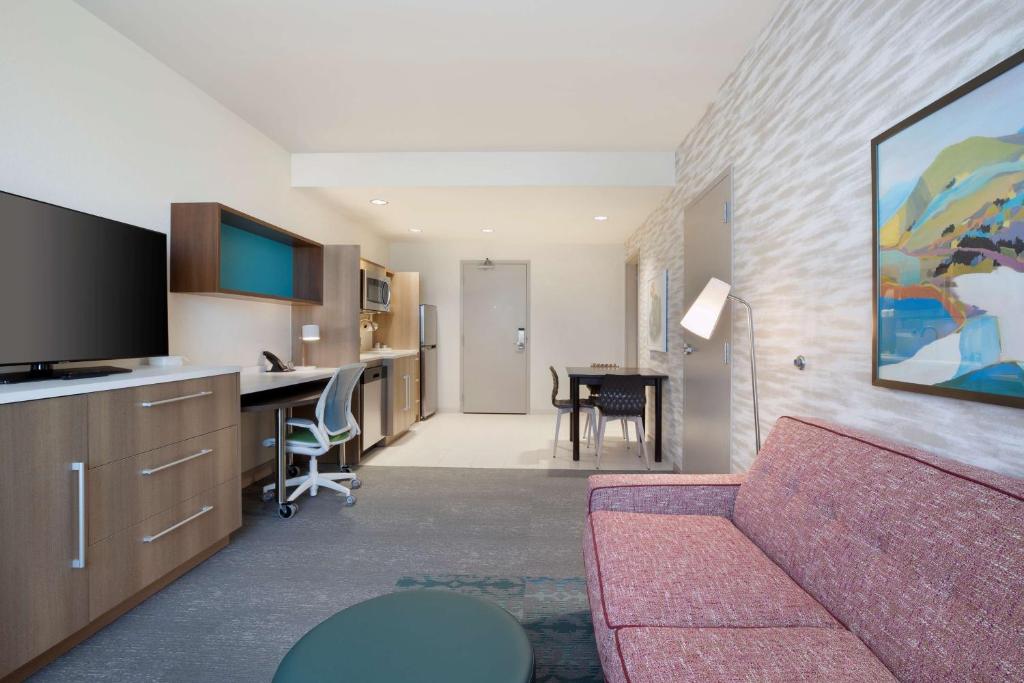 Home2 Suites by Hilton Phoenix Avondale - Tap to explore photos