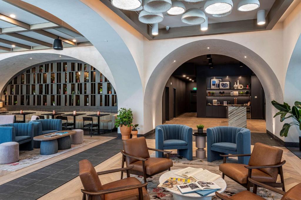 The Westley Calgary Downtown, Tapestry Collection By Hilton photo 4