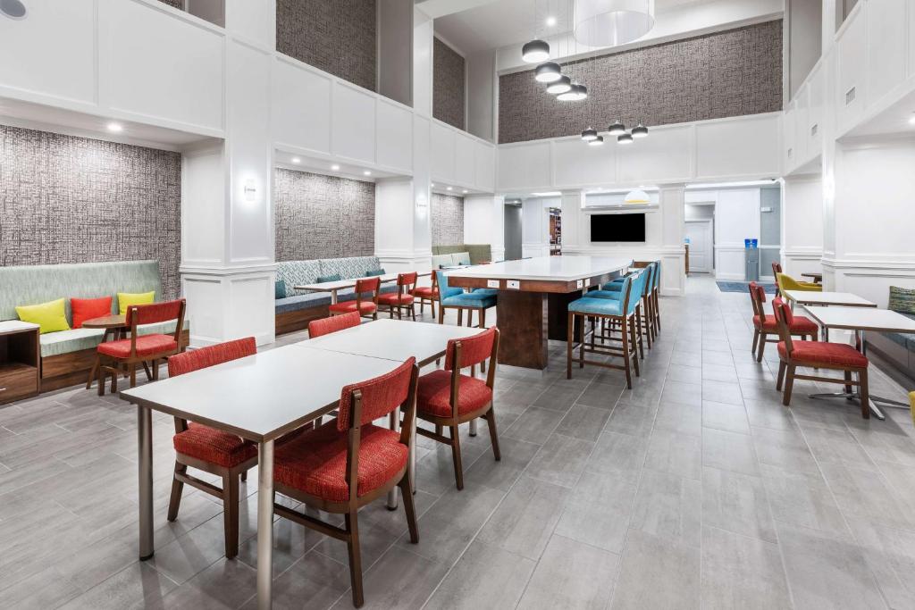 Hampton Inn & Suites Dallas I-30 Cockrell Hill, Tx photo 3