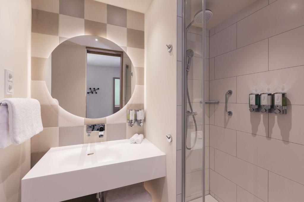 Hampton by Hilton Konstanz - Tap to explore photos