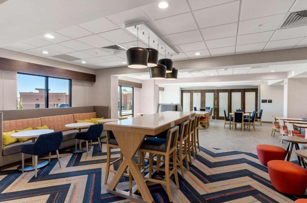 Hampton Inn Colorado Springs Northeast photo 2