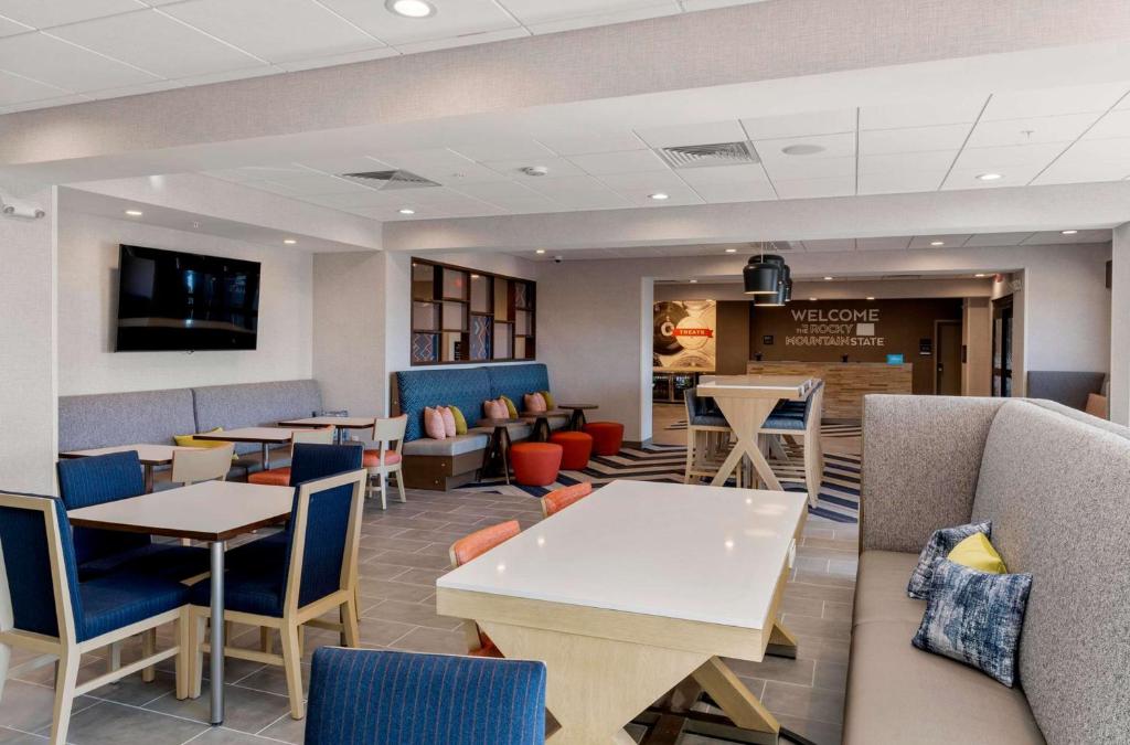 Hampton Inn Colorado Springs Northeast photo 3