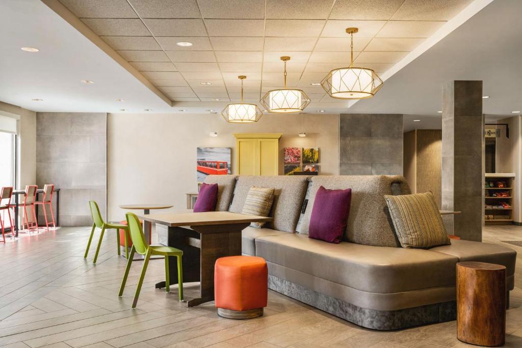Home2 Suites By Hilton Colorado Springs I-25 Central photo 3