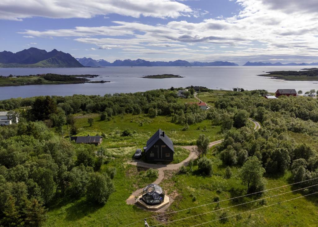 Bestefarhaugen - The cozy house on the hill - with a dome
